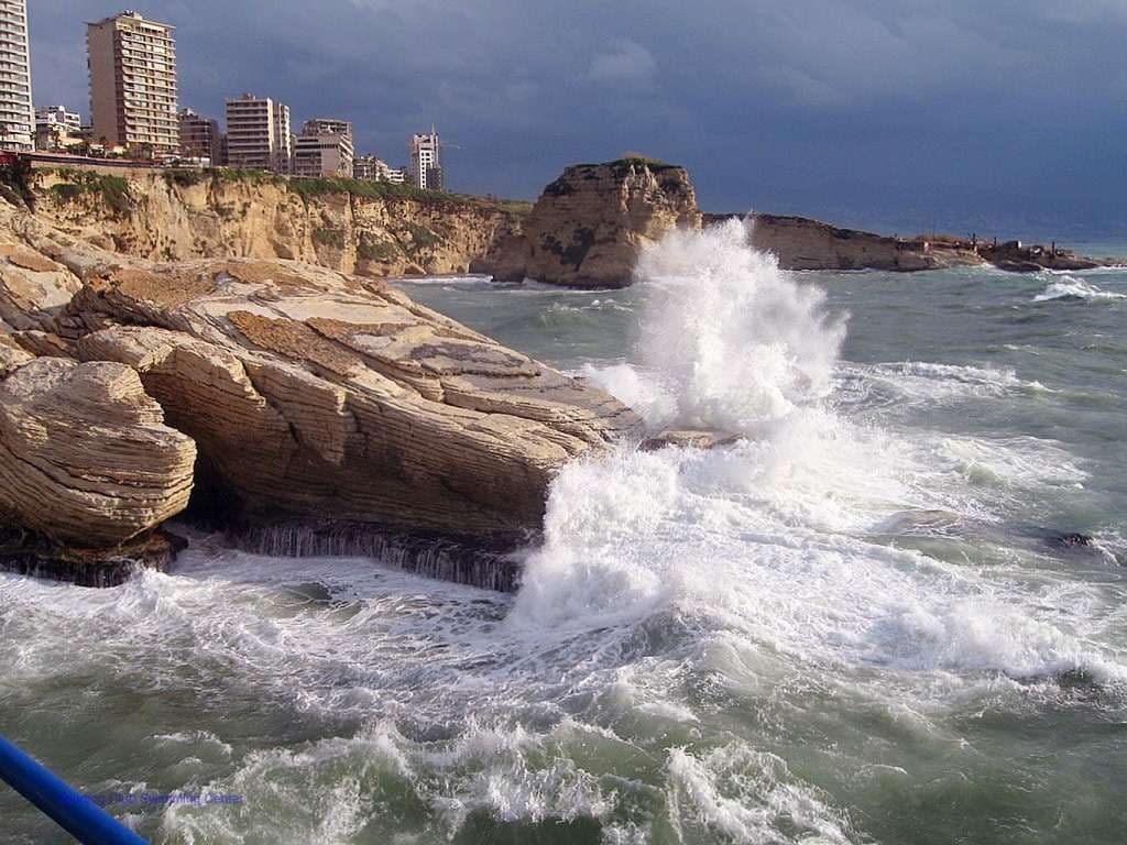 Winter swell breaking on the rocks at Sporting Club Beach