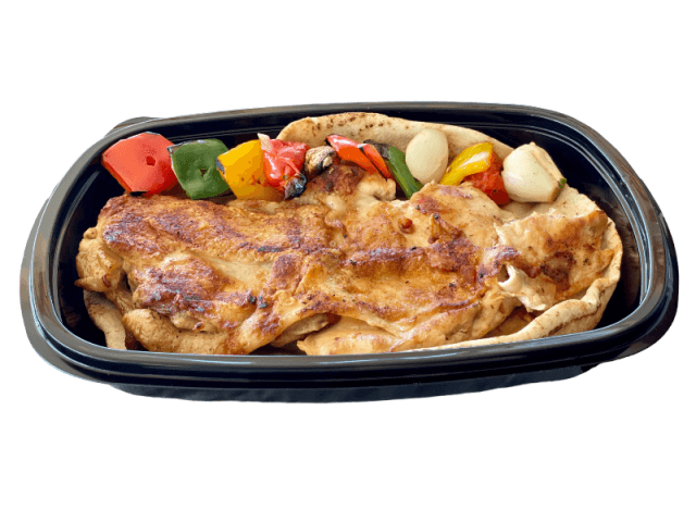 Grilled boneless chicken with vegetables at Sporting Club Beach